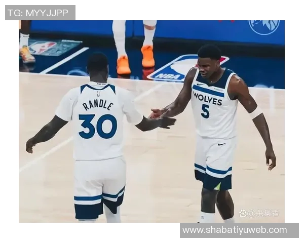 兰德尔全场狂砍32分10篮板6助攻带领球队大胜对手展现统治力