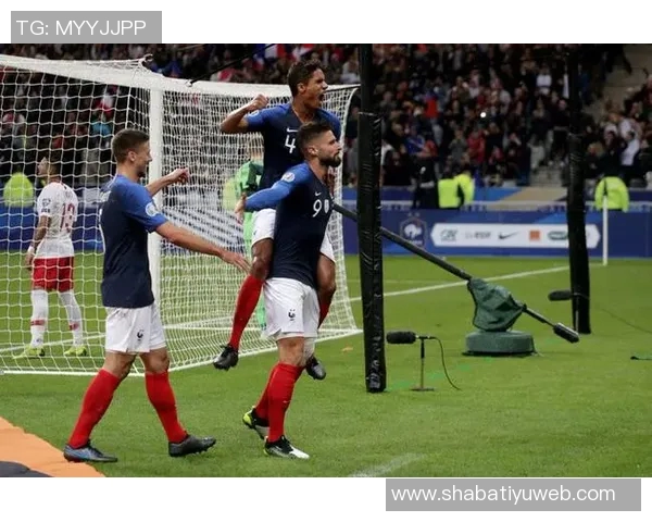 内托禁区内摔倒未获判罚C罗射门稍稍偏出引发争议